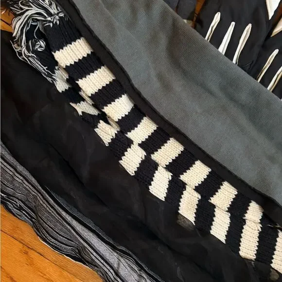 Winter Accessories Set with Hats and Gloves - Picture 2 of 7